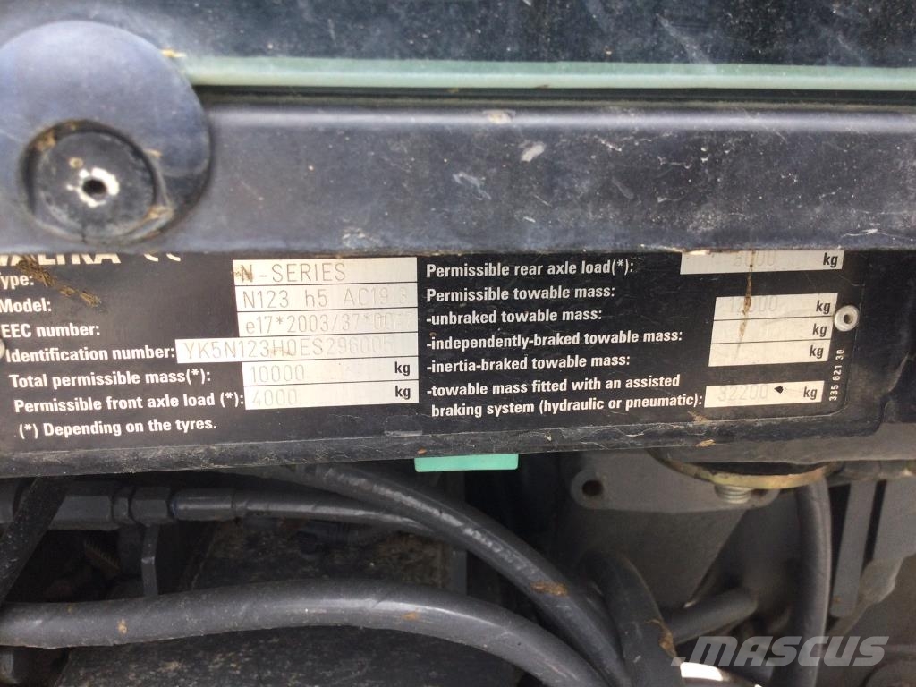 Valtra N123 Traktoren