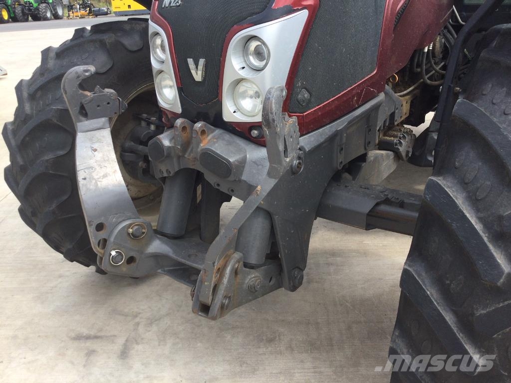 Valtra N123 Traktorok