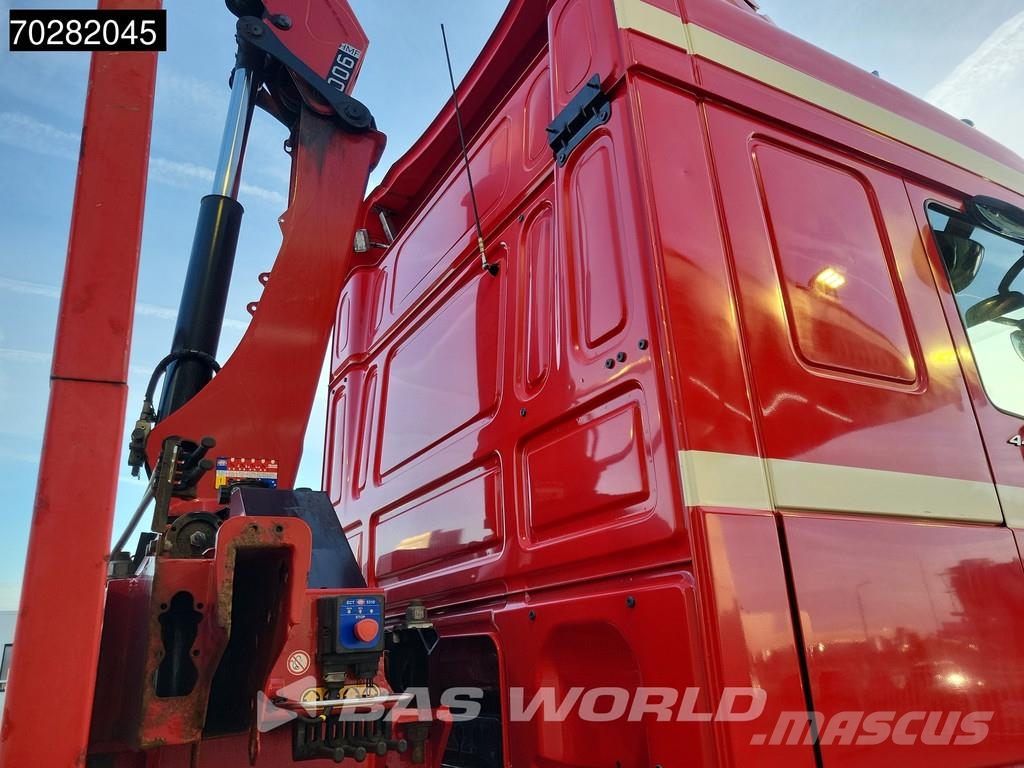 DAF XF 440 6X2 NL-Truck Transporter HMF 900-K2 Kran Wi Flatbed / Dropside trucks