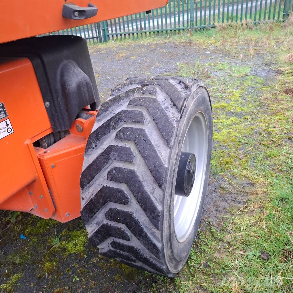 JLG 1500 SJ Teleskoop poomtõstukid