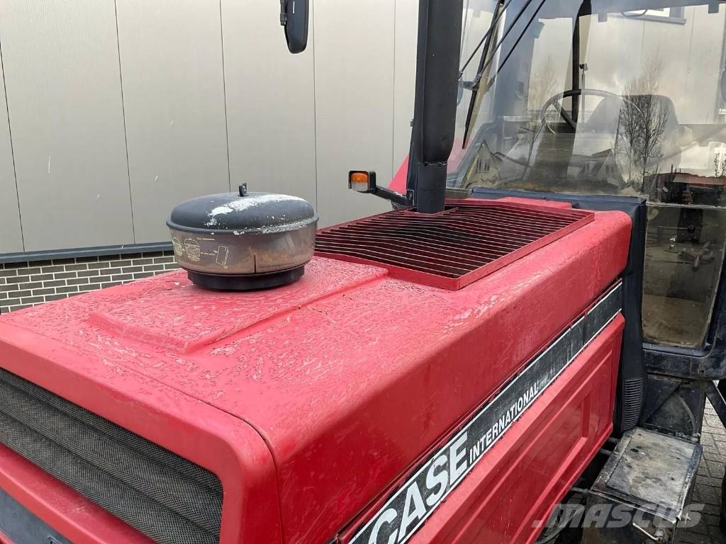 Case IH 1255 XL A الجرارات