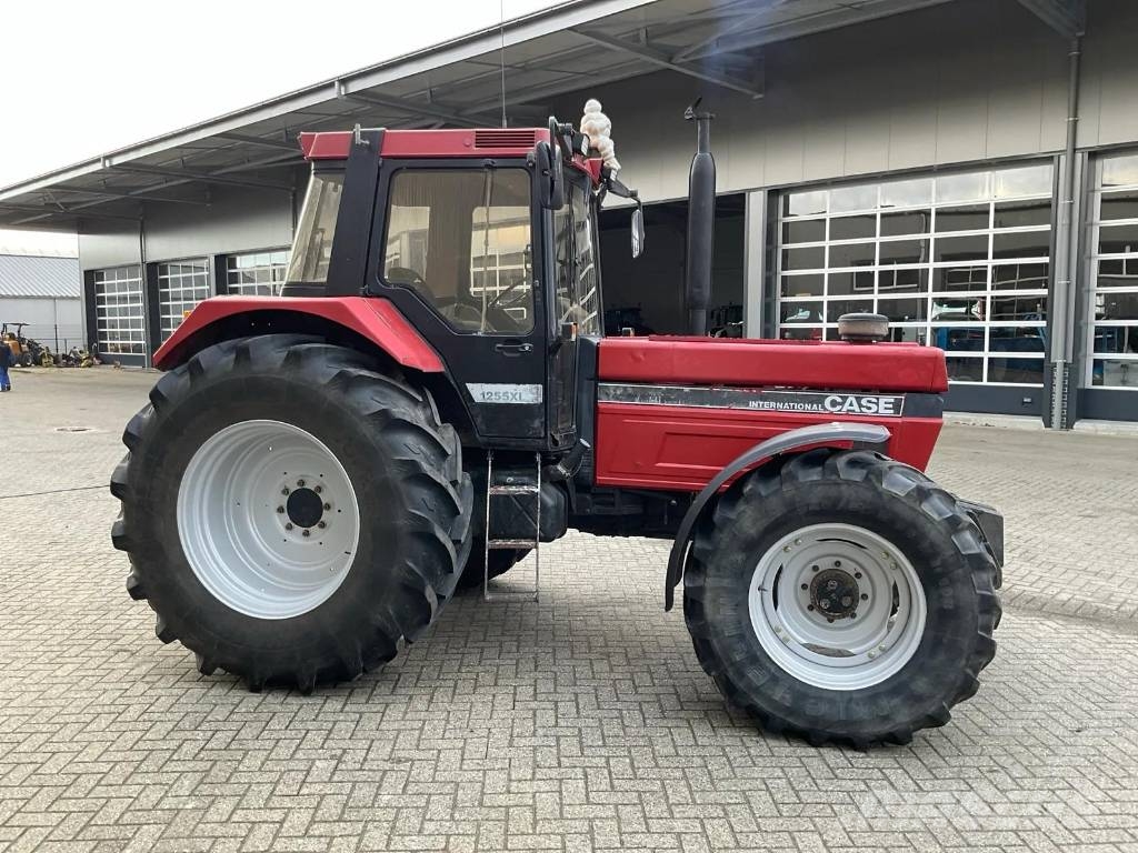 Case IH 1255 XL A الجرارات