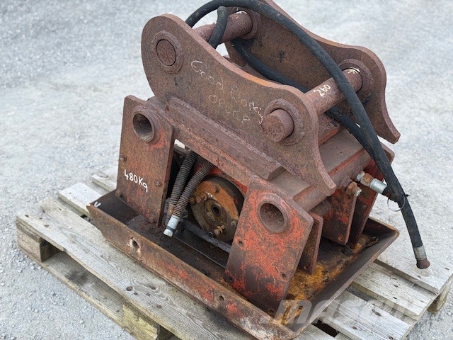 CAT ZAGESZCZARKA DO KOPARKI Soil compactors