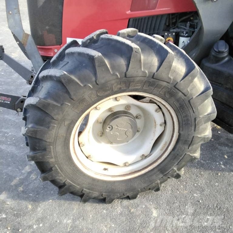 Massey Ferguson 4708 Traktorok