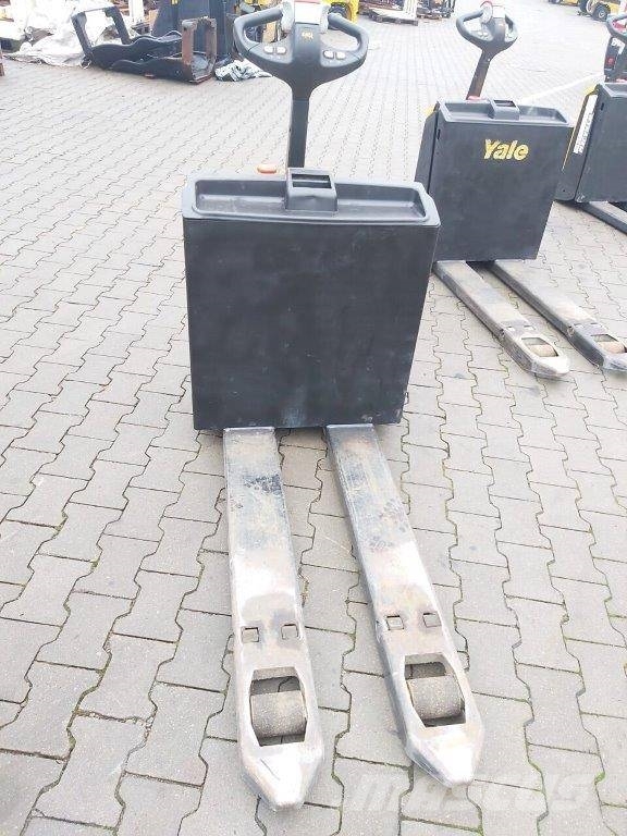 Yale MP16 شاحنات ذات رافعات شوكية تعمل بالكهرباء