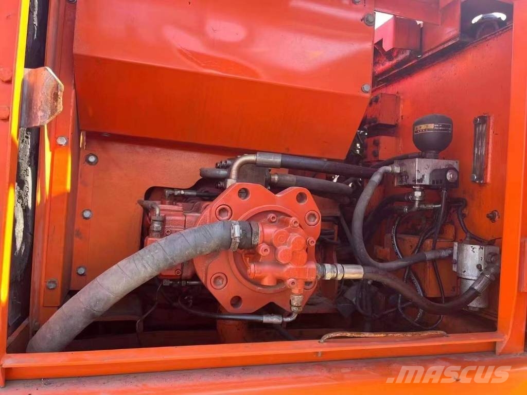 Doosan DH 220 Εκσκαφείς με ερπύστριες