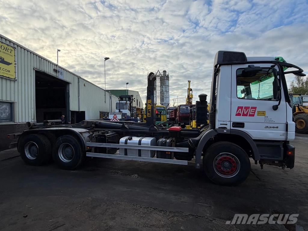 Mercedes-Benz Actros 3344 Multilift - 6x4 - Big Axles - Euro 5 - Vrachtwagen met containersysteem