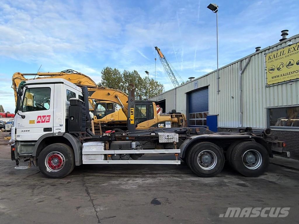 Mercedes-Benz Actros 3344 Multilift - 6x4 - Big Axles - Euro 5 - Vrachtwagen met containersysteem