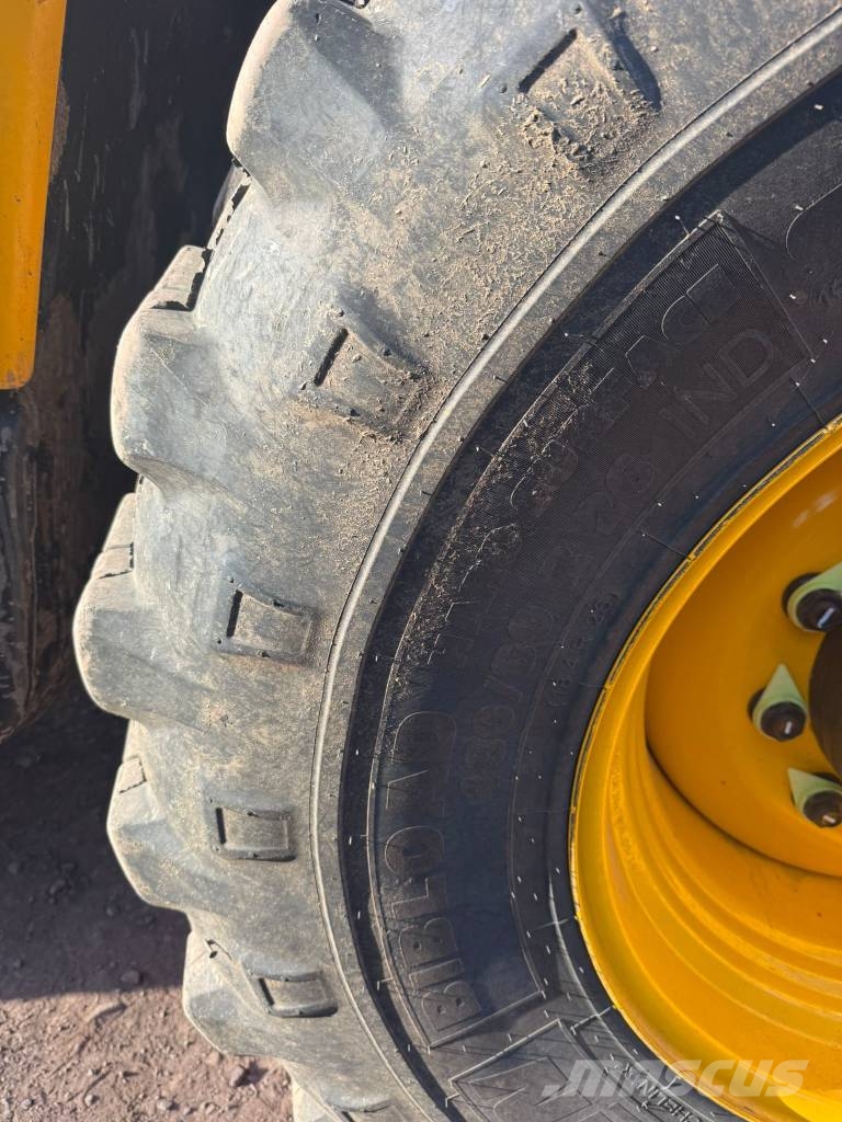 JCB 560-80 Συστήματα τηλεχειρισμού για τη γεωργία