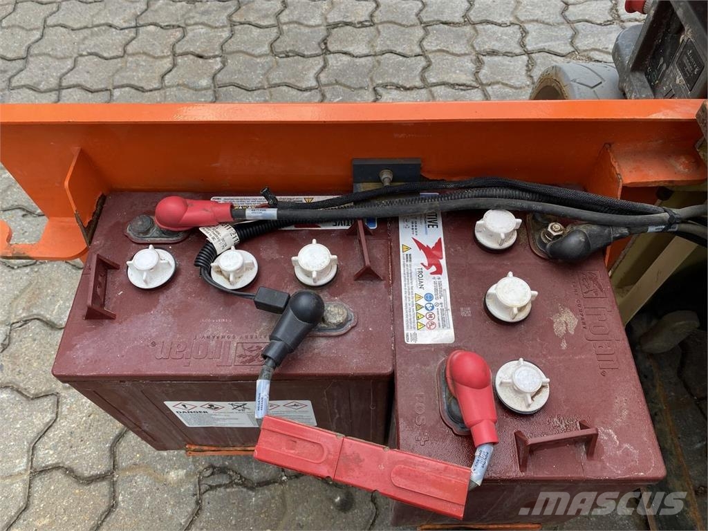 JLG 1230ES Henkilönostimet ja nostolaitteet