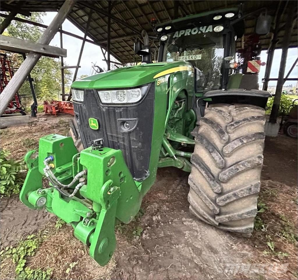 John Deere 8370R E23 الجرارات