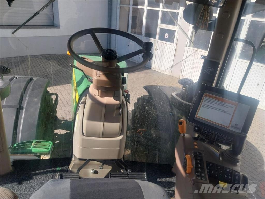 John Deere 8370R E23 الجرارات