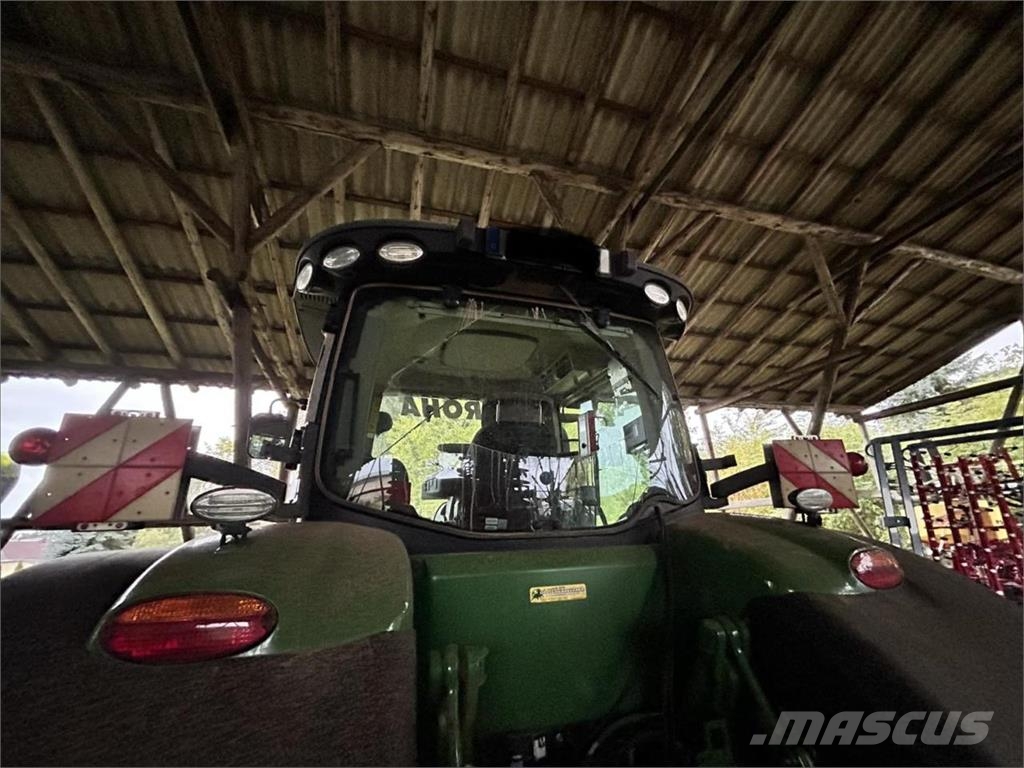 John Deere 8370R E23 الجرارات