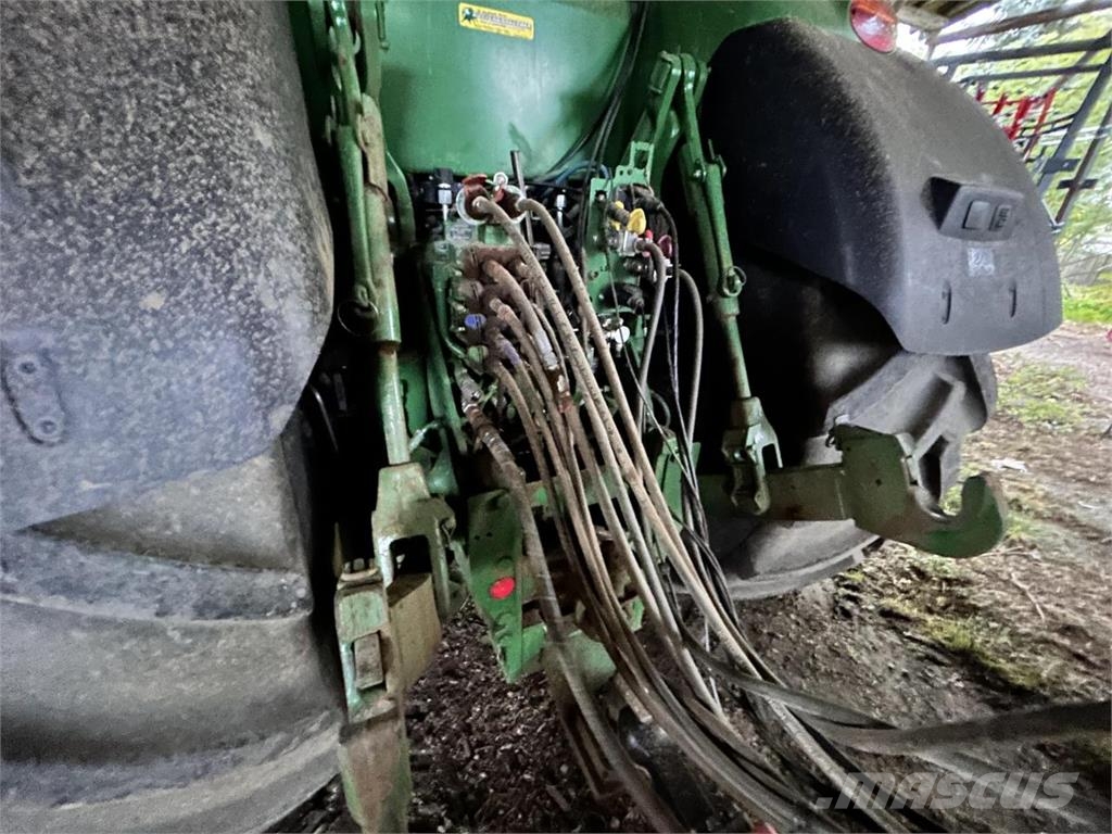 John Deere 8370R E23 الجرارات