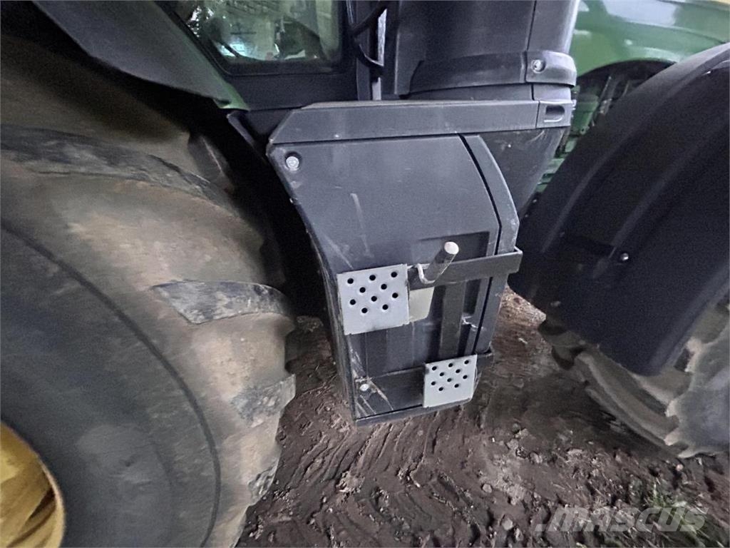 John Deere 8370R E23 الجرارات