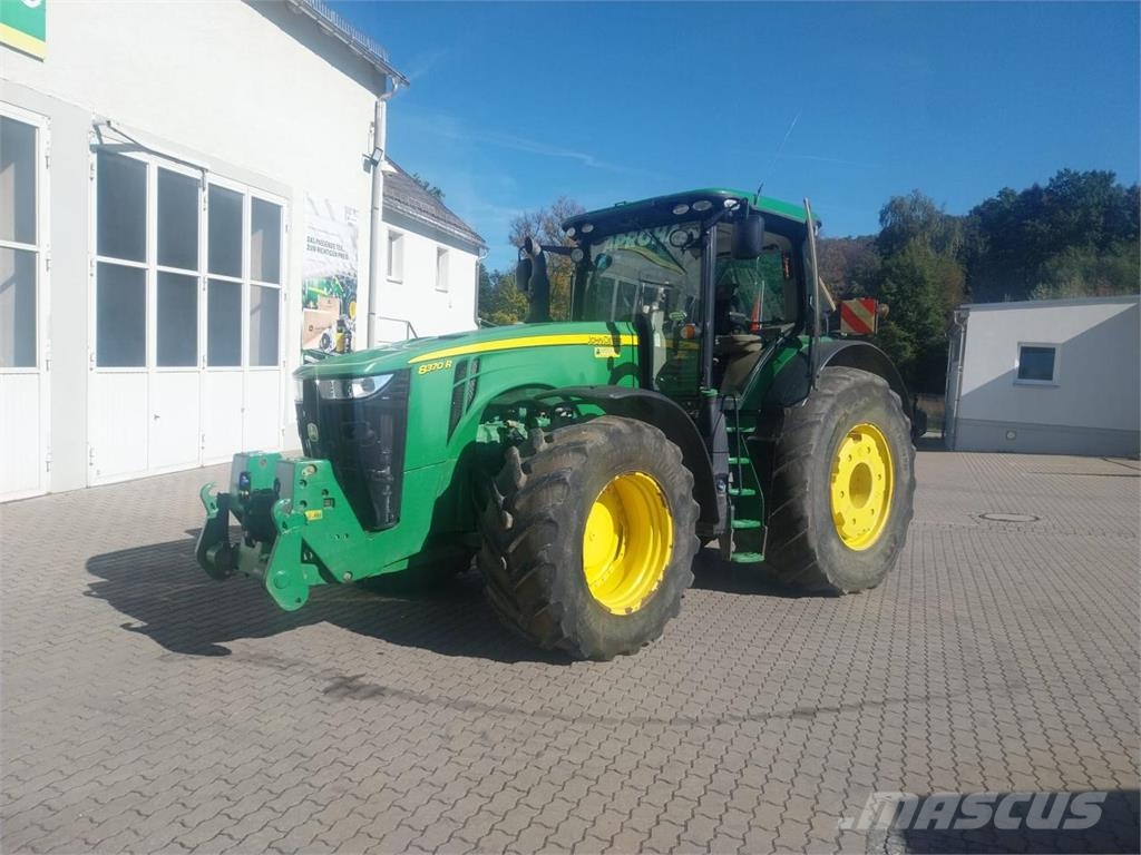 John Deere 8370R E23 الجرارات