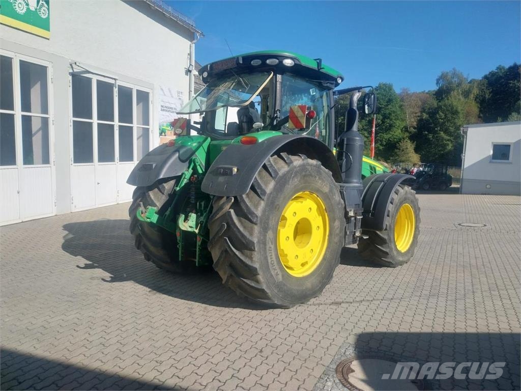 John Deere 8370R E23 الجرارات