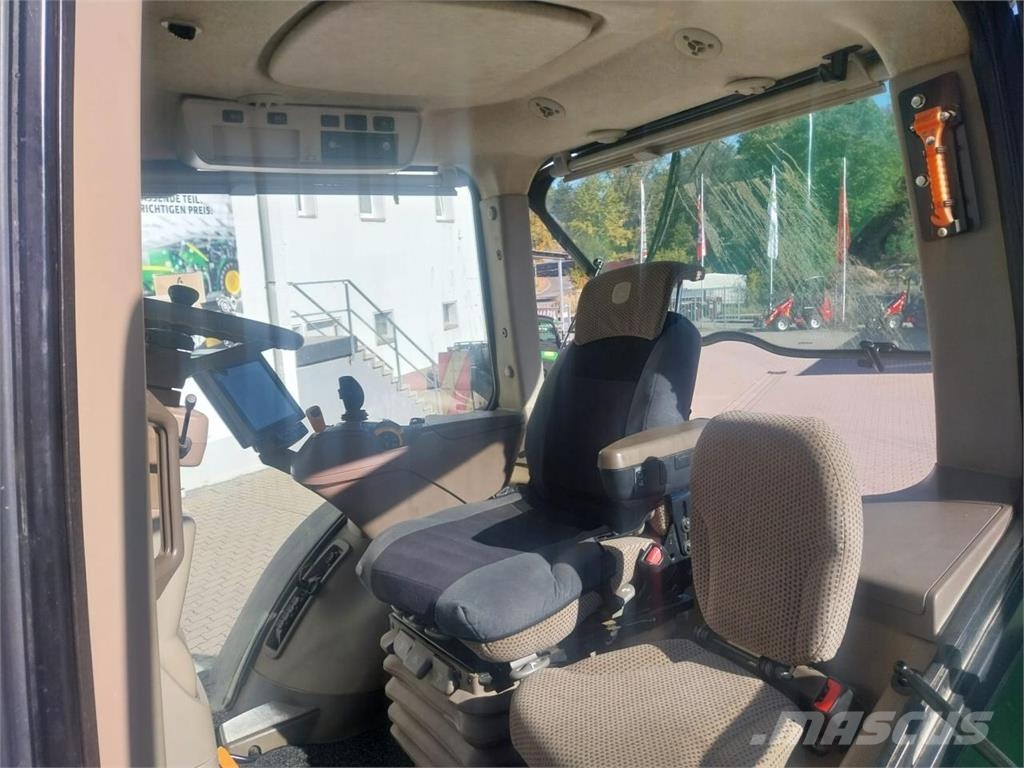John Deere 8370R E23 الجرارات