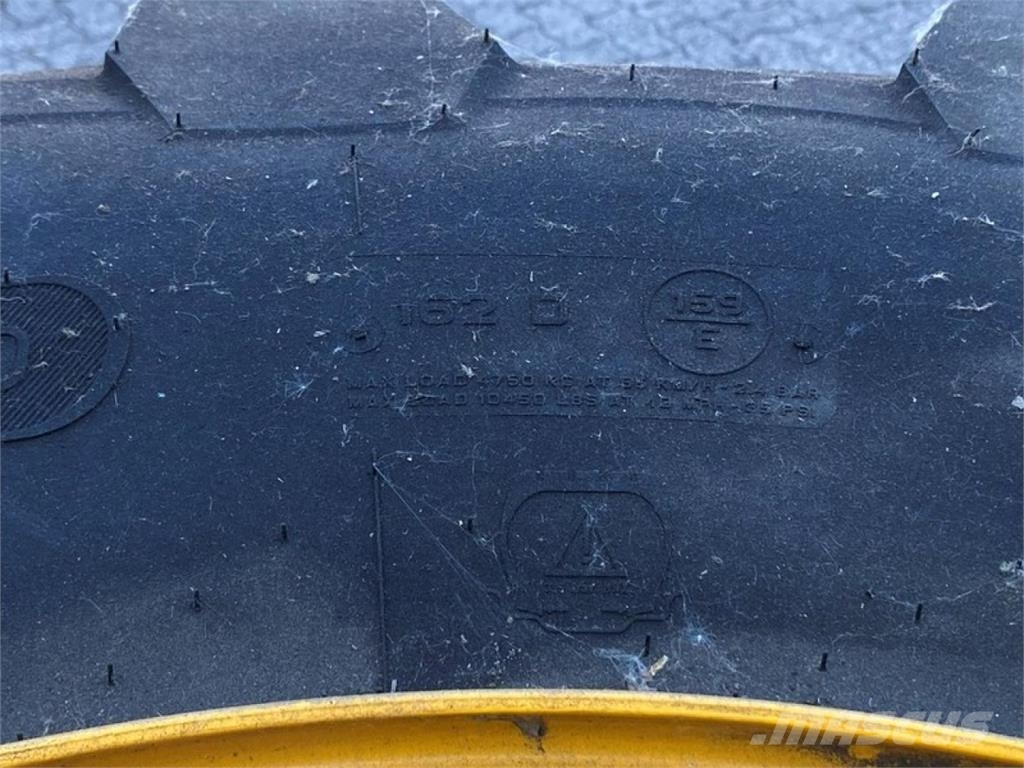 JCB KOMPLETTRÄDER 710/70R30 TRELLEBORG Traktorer