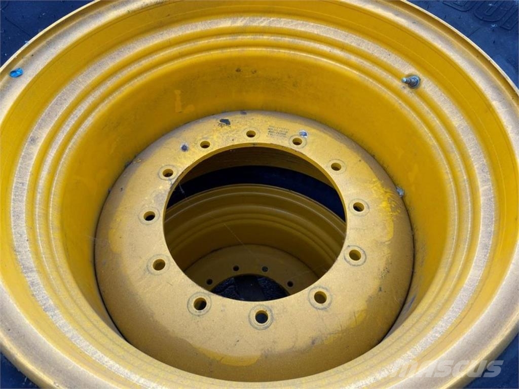 JCB KOMPLETTRÄDER 710/70R30 TRELLEBORG Traktorer