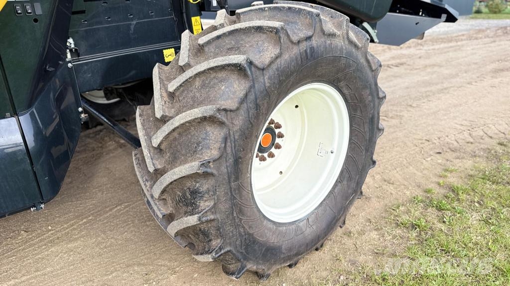 New Holland CX8.90 Varifeed 28 ft Derliaus nuėmimo kombainai