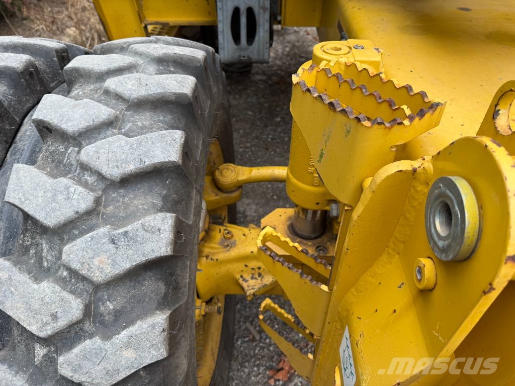 Komatsu PW 98 MR-8 Колісні екскаватори
