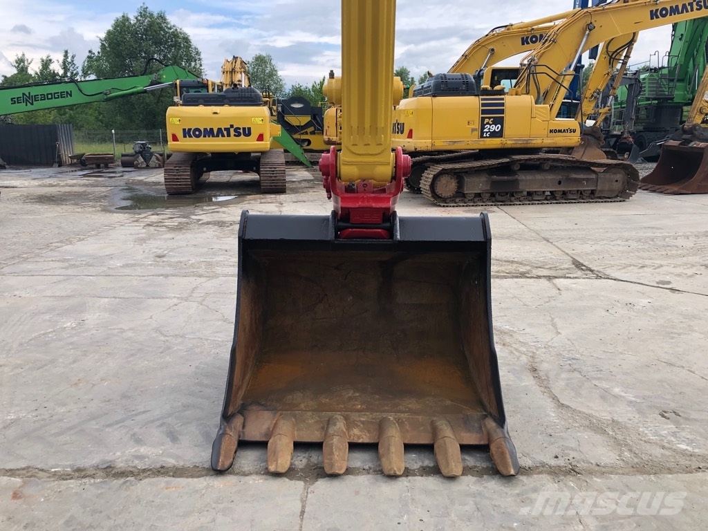 Komatsu PC210LC-11 حفارات زحافة