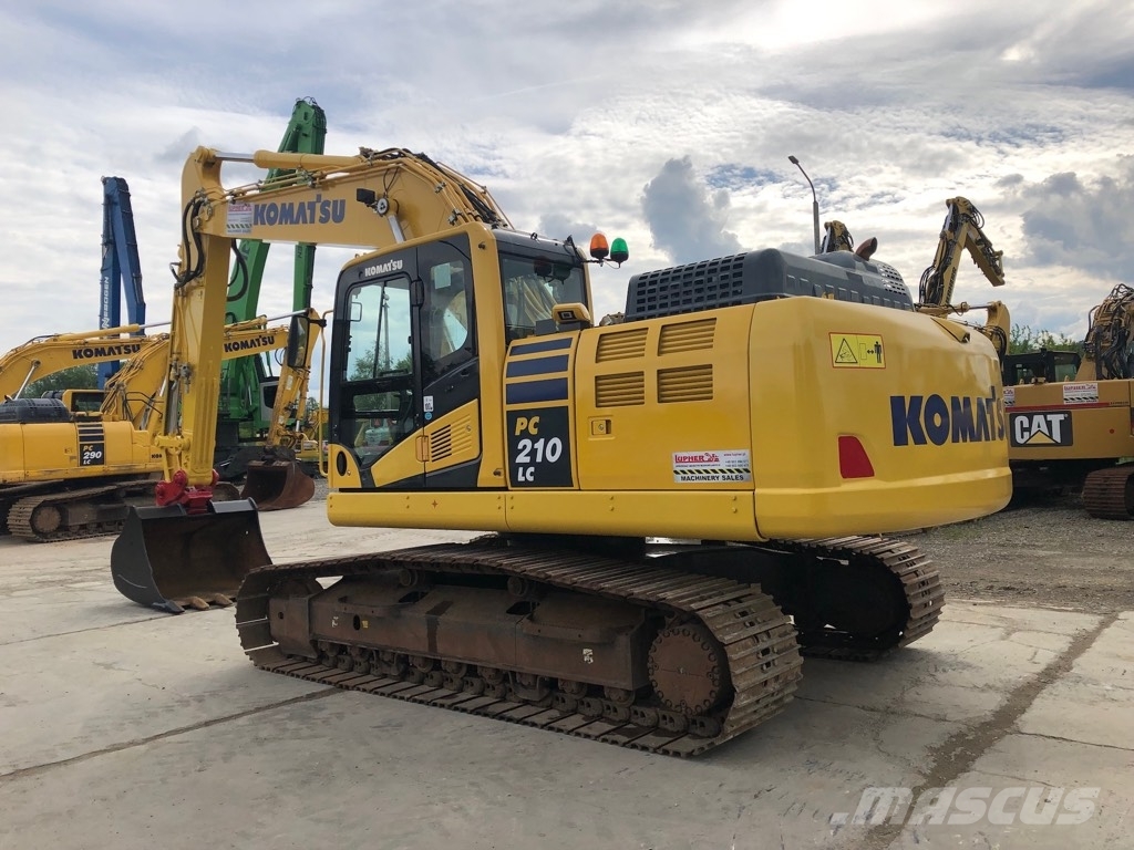 Komatsu PC210LC-11 حفارات زحافة