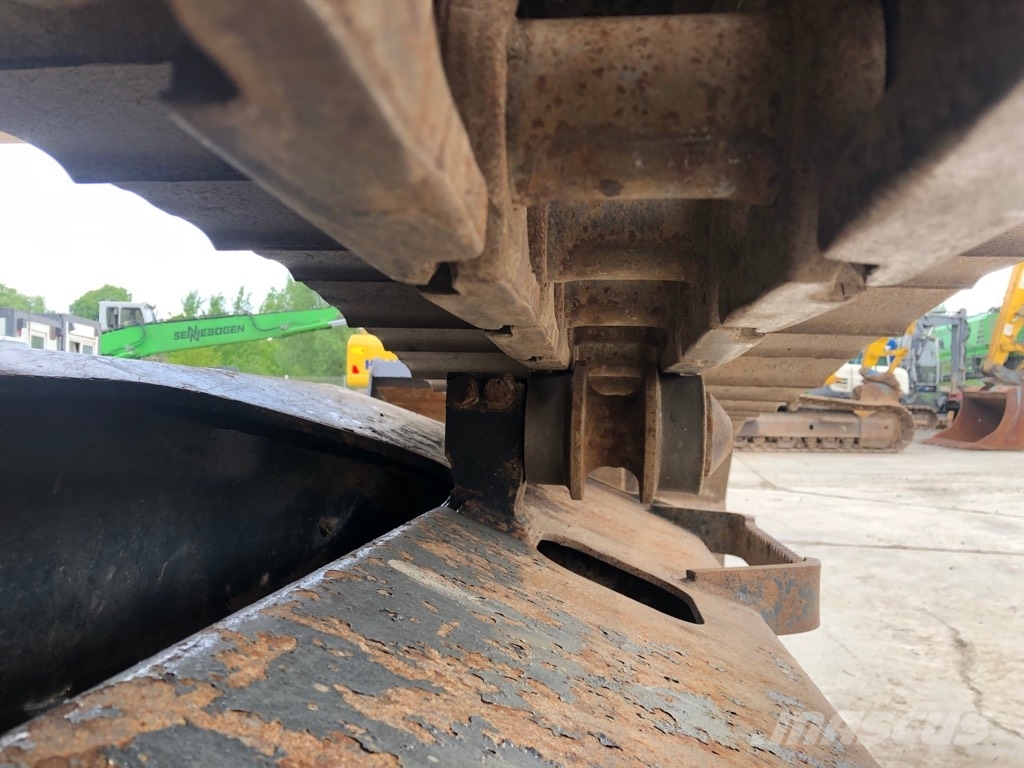 Komatsu PC210LC-11 حفارات زحافة