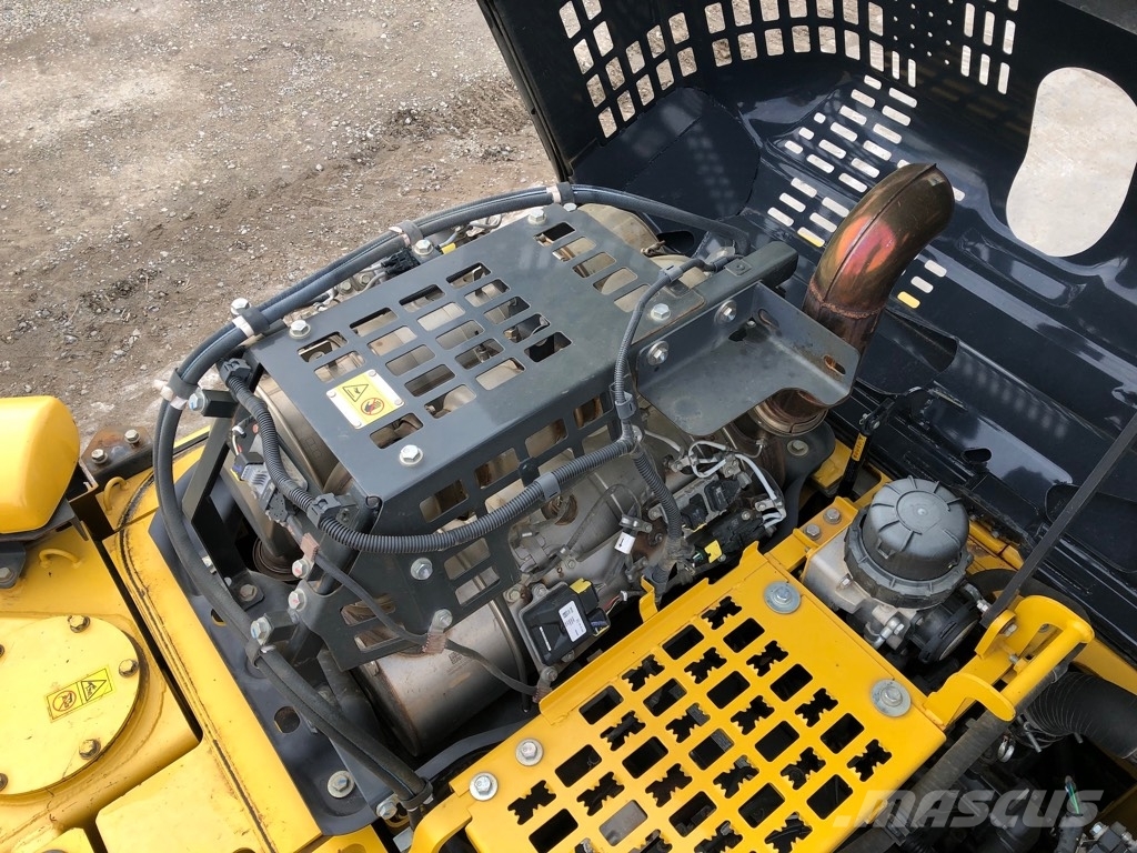 Komatsu PC210LC-11 حفارات زحافة