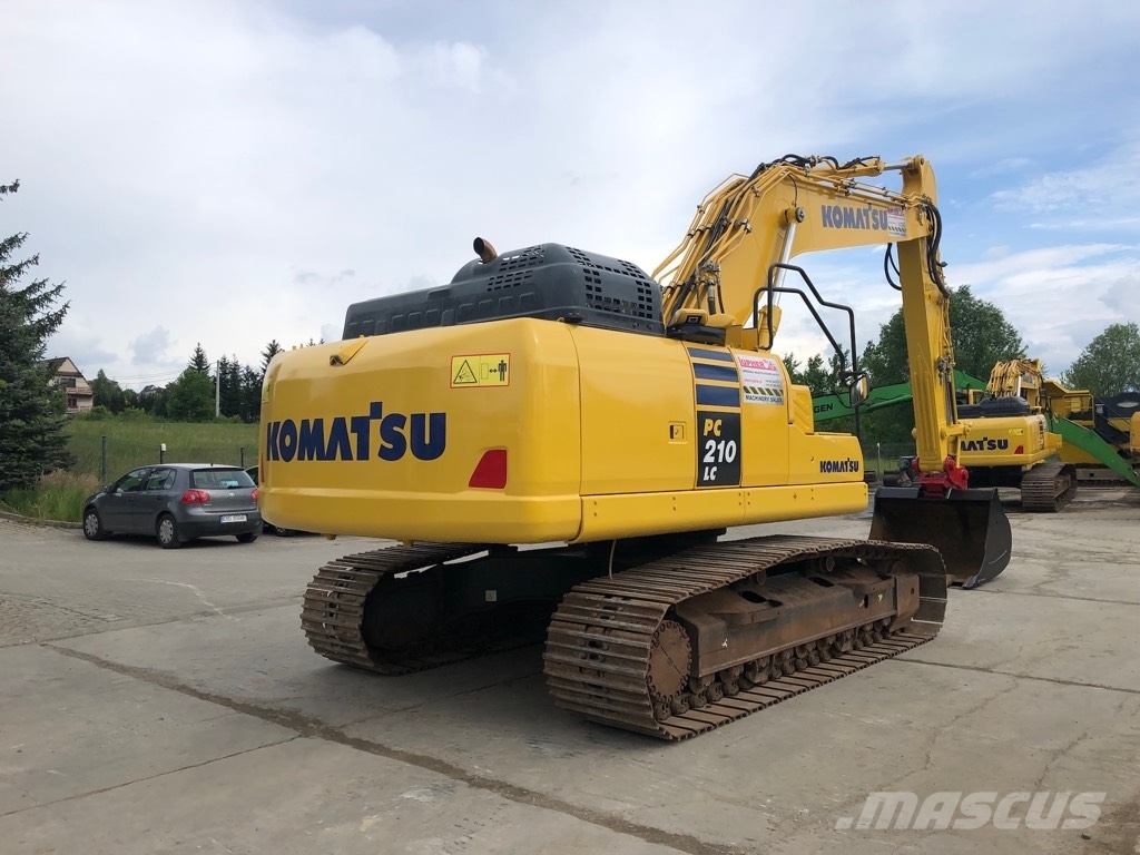 Komatsu PC210LC-11 حفارات زحافة