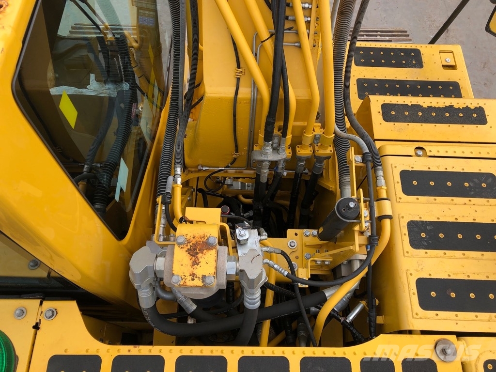 Komatsu PC210LC-11 حفارات زحافة