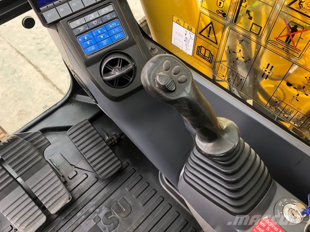 Komatsu PC210LC-11 حفارات زحافة
