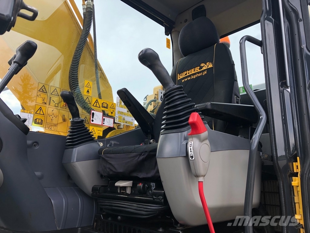 Komatsu PC210LC-11 حفارات زحافة