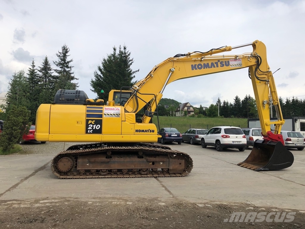 Komatsu PC210LC-11 حفارات زحافة