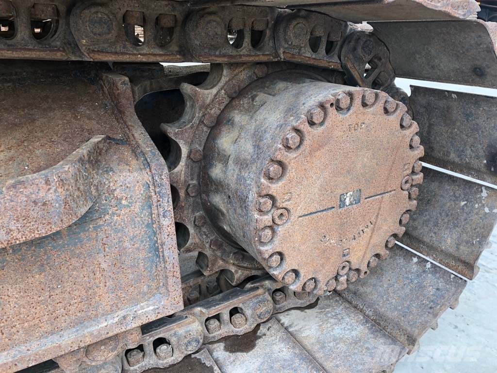 Komatsu PC210LC-11 حفارات زحافة