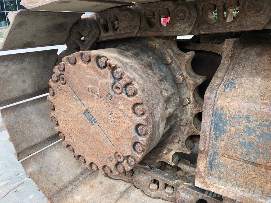 Komatsu PC210LC-11 حفارات زحافة