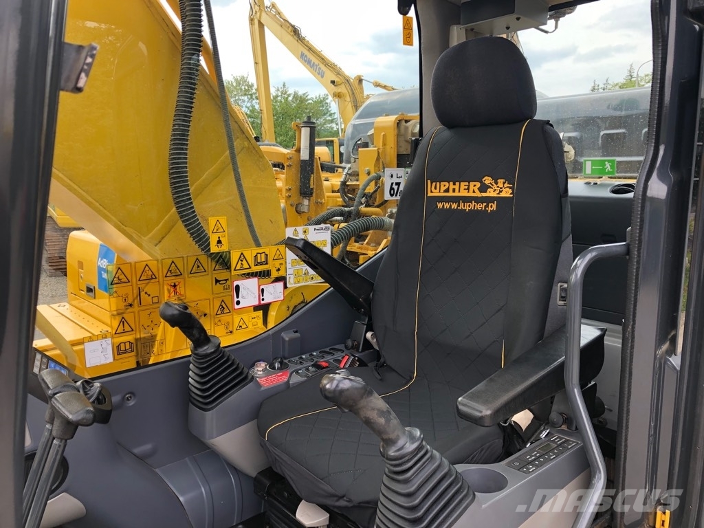 Komatsu PC210LC-11 حفارات زحافة
