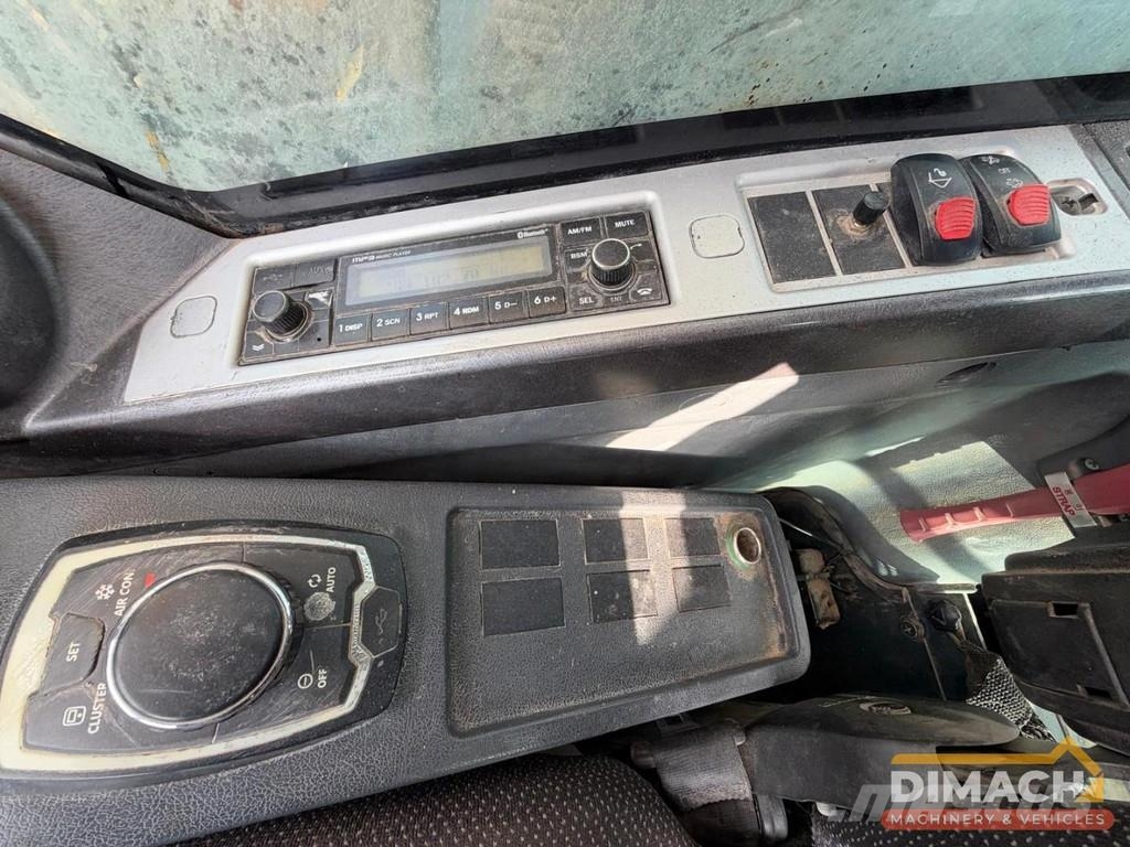 Hyundai HX300 NL Machine - Working condition Pelle spéciale