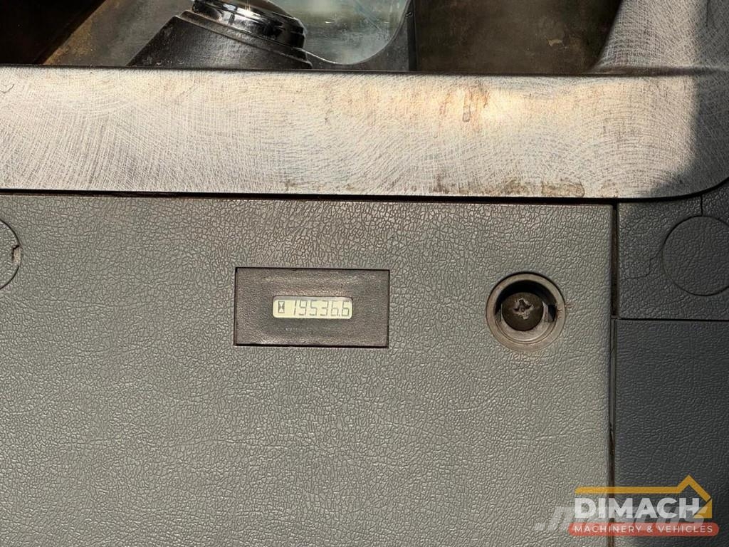 Hyundai HX300 NL Machine - Working condition Pelle spéciale