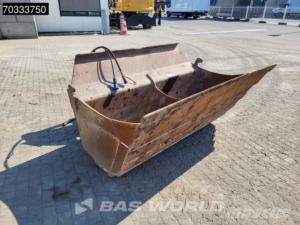 JST S80 Tiltbucket Diger