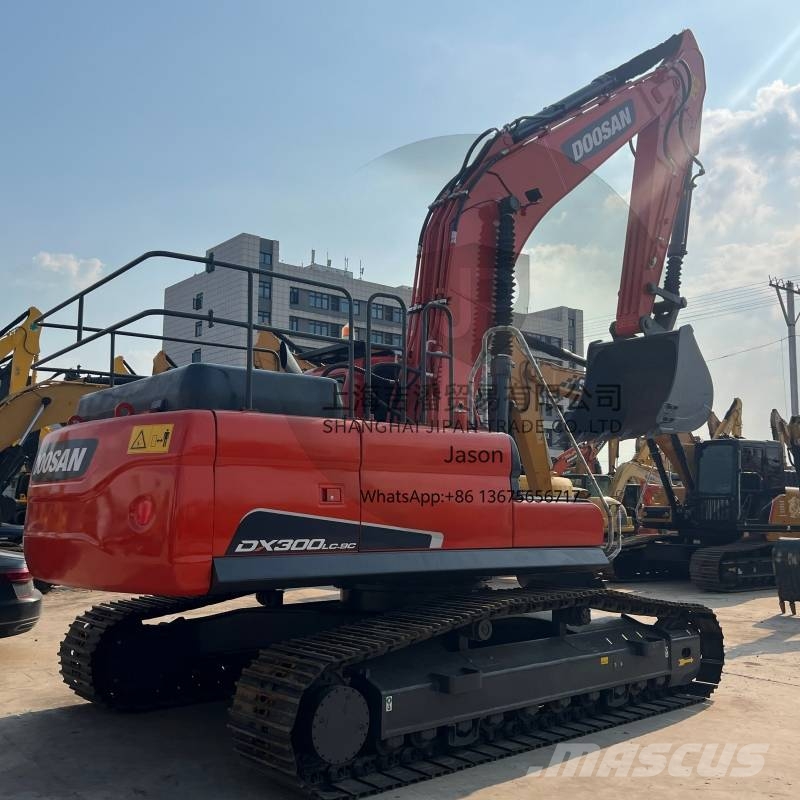Doosan DX 300 Raupenbagger