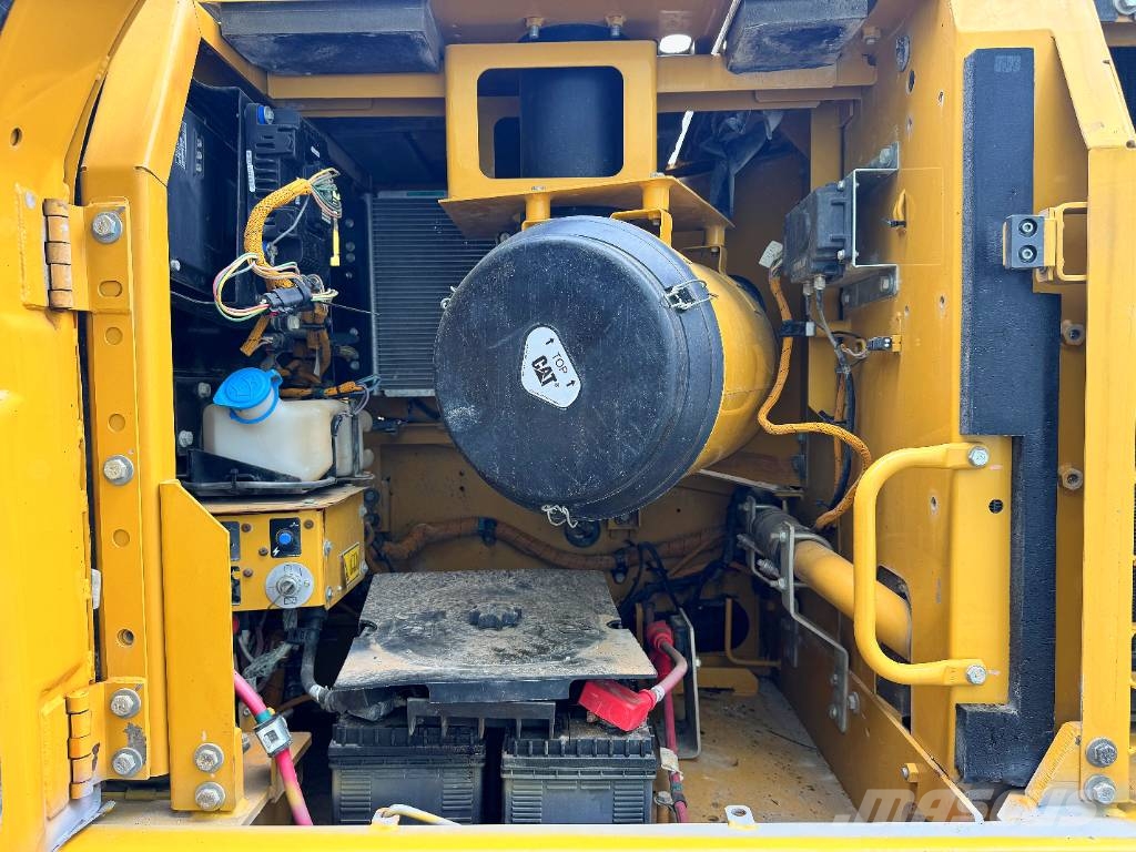 CAT 336 D L Bandgrävare