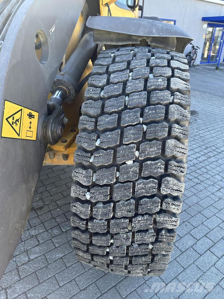 Volvo L60G Gumikerekes homlokrakodók