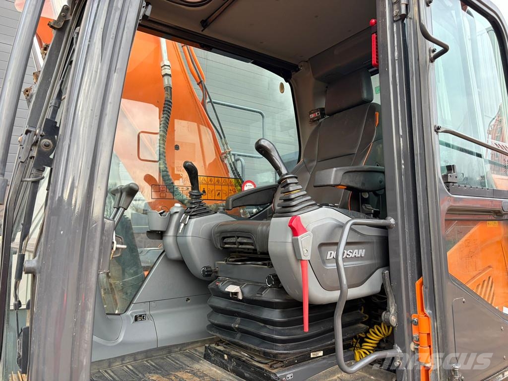 Doosan DX225LC-7 Long Reach 15.4 m Kāpurķēžu ekskavatori