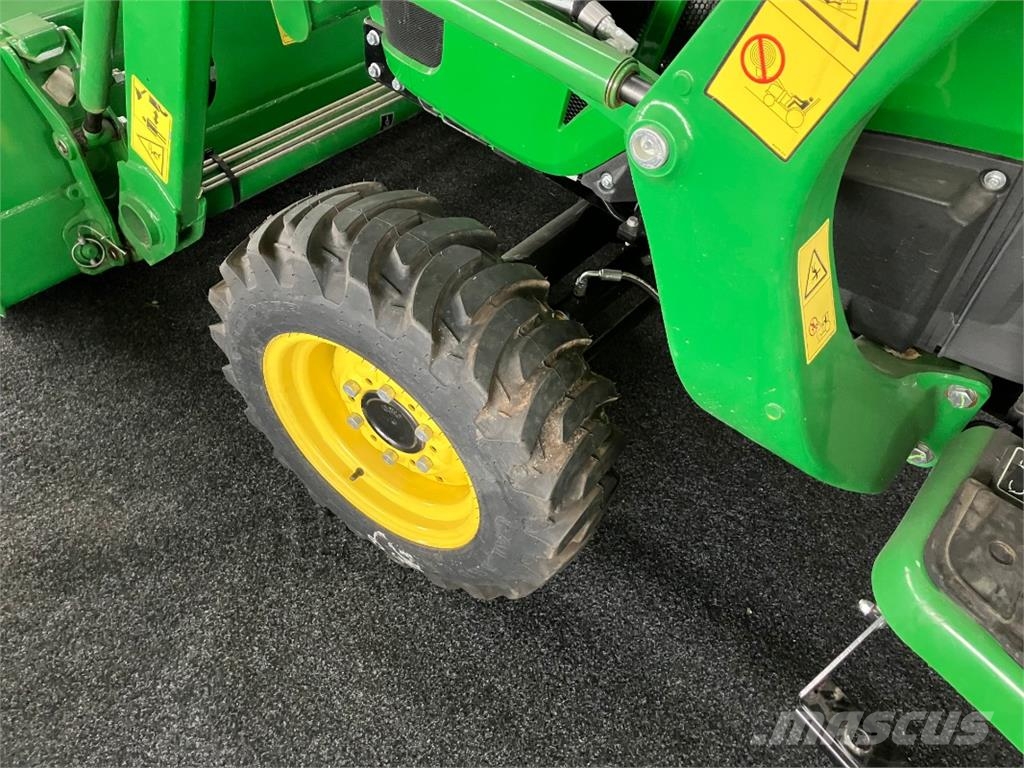 John Deere 3038E+300E Traktoren
