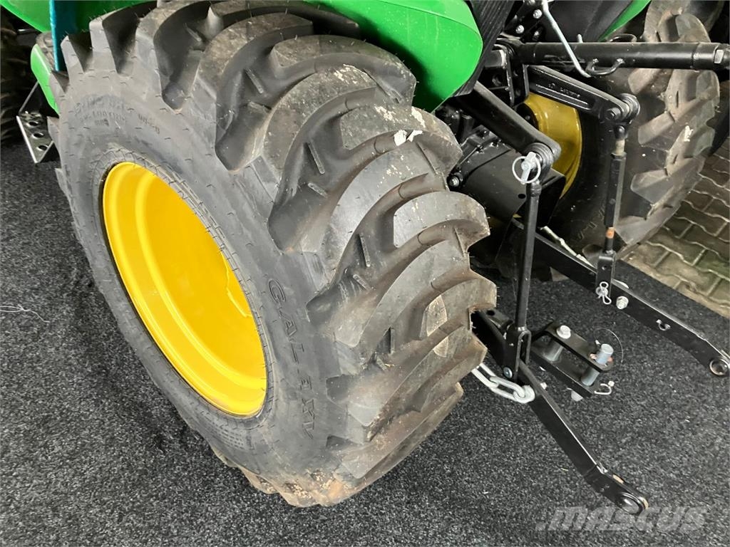 John Deere 3038E+300E Traktoren