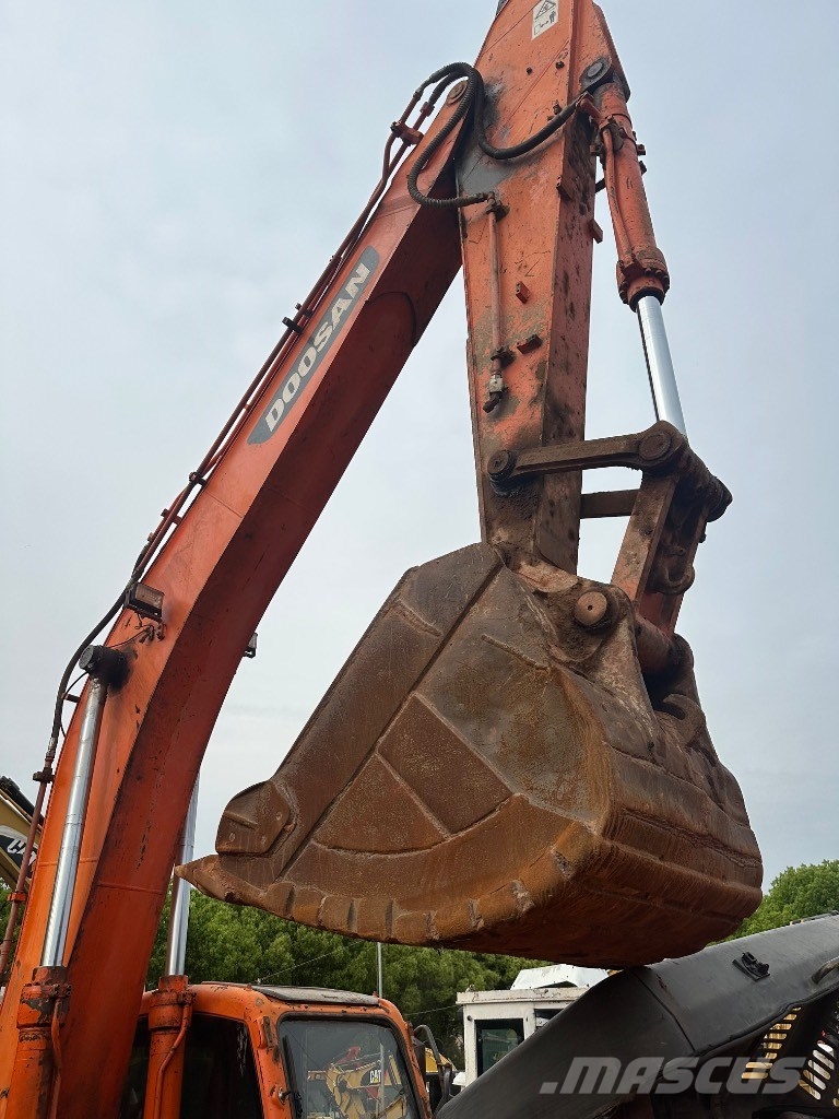 Doosan DX 300 LC 大型油圧ショベル12t以上（パワーショベル・ユンボ）