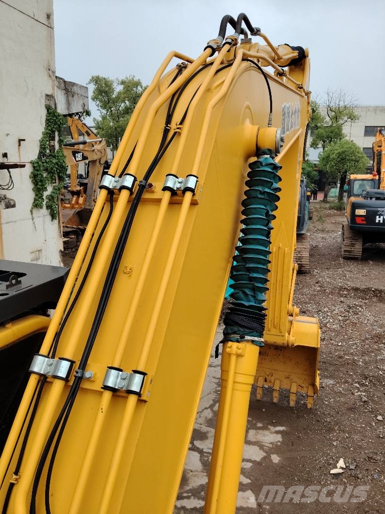 Komatsu PC 200-8  3000 units excavators in stock 大型油圧ショベル12t以上（パワーショベル・ユンボ）