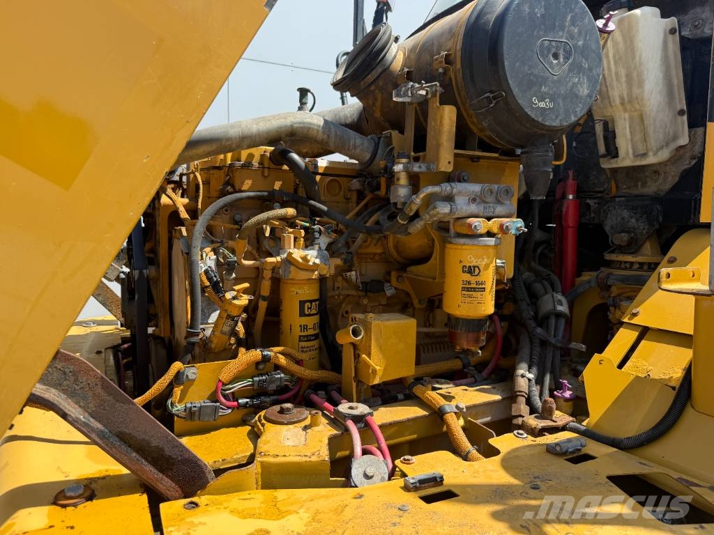 CAT 725 - Automatic Greasing / Airco Zglobni damperi